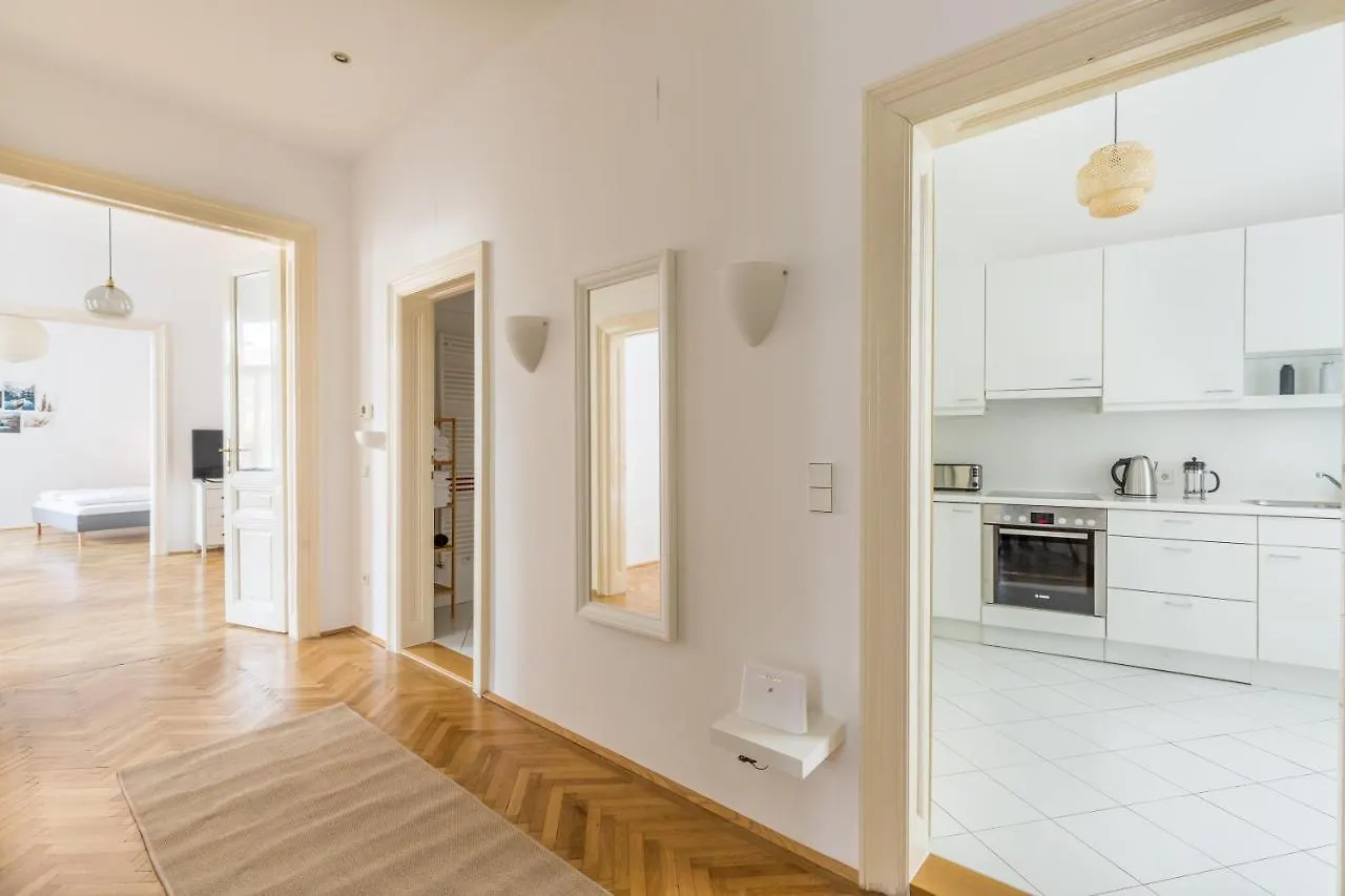 Grand Viennese Residence Apartment